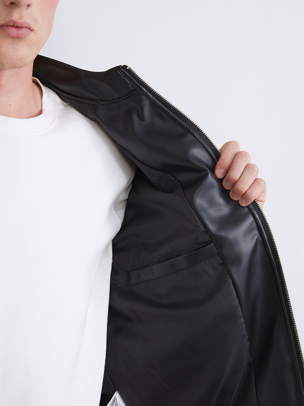 Siyah Standart Kalıp Dik Yaka Erkek Deri Görünümlü Ceket-2