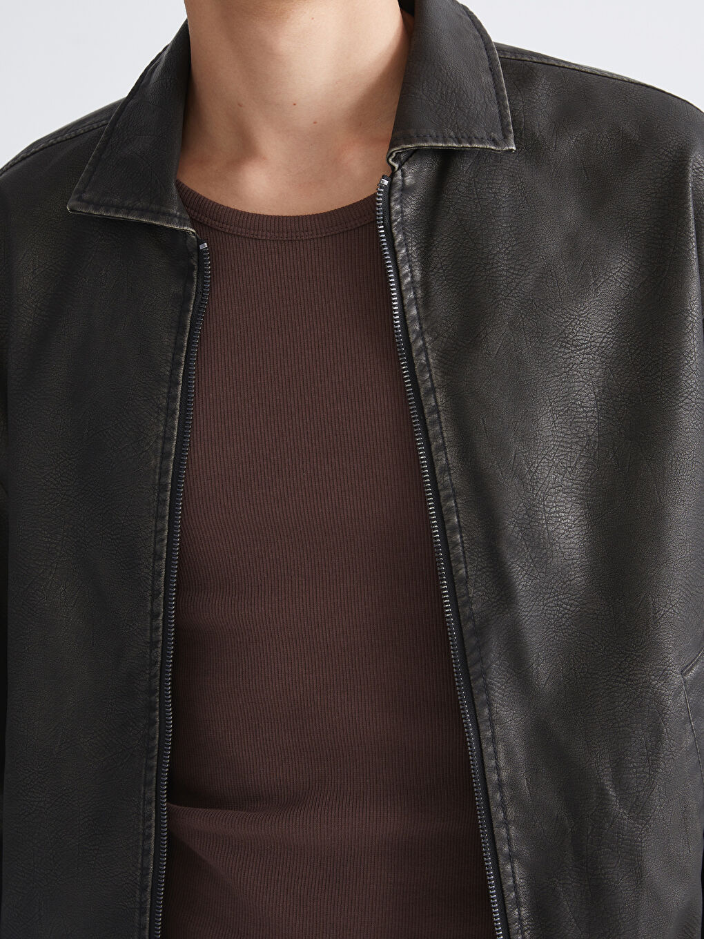 Siyah Rahat Kalıp Gömlek Yaka Erkek Deri Görünümlü Ceket-2