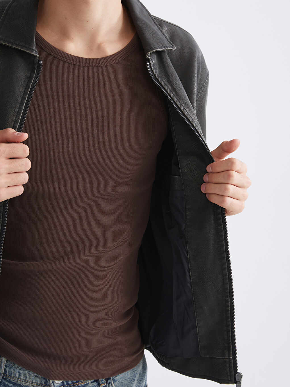 Siyah Rahat Kalıp Gömlek Yaka Erkek Deri Görünümlü Ceket-3