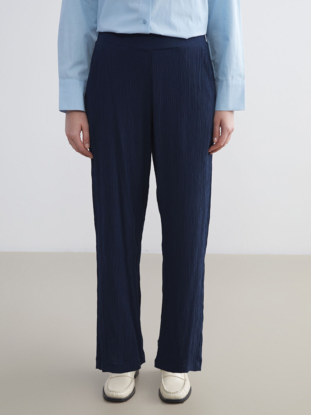 LCWAIKIKI Classic Elasticated Waist Textured Women's Trousers -W53632Z8-Z3H