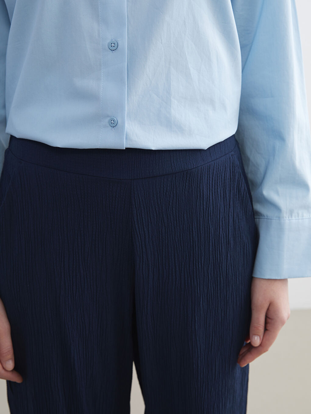 LCWAIKIKI Classic Elasticated Waist Textured Women's Trousers -W53632Z8-Z3H