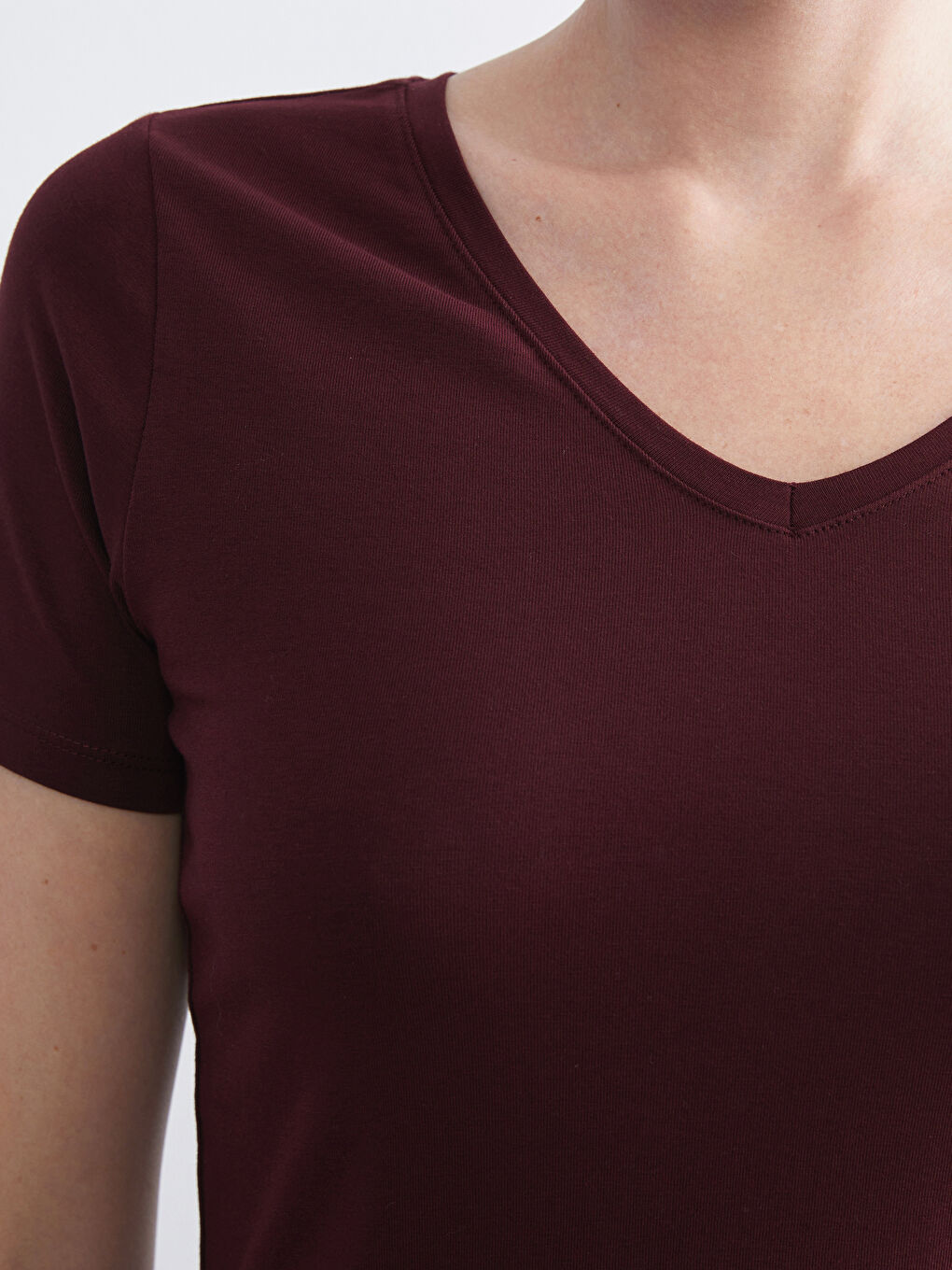 Mürdüm V Yaka Kadın Tişört-2