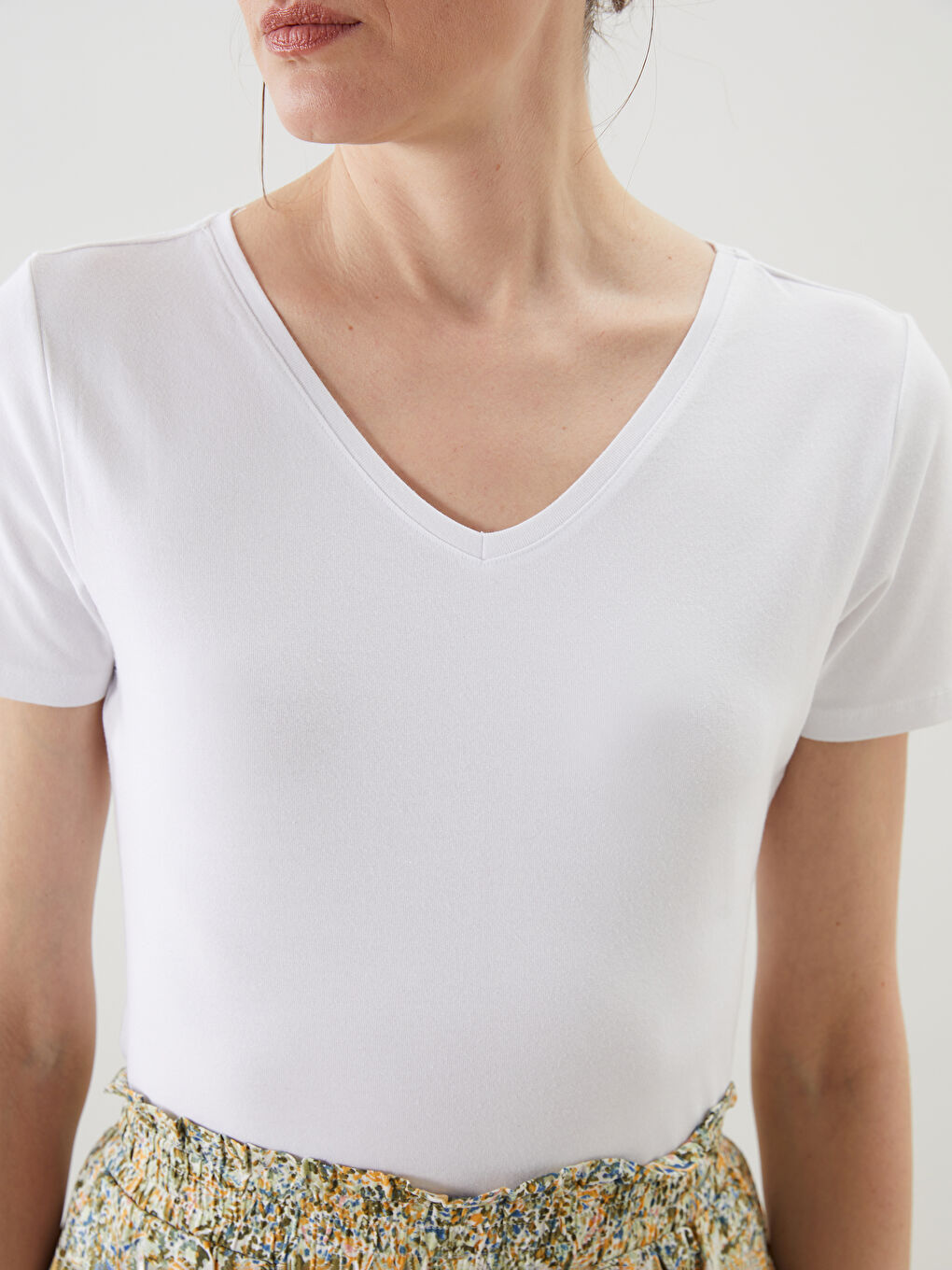 LCWAIKIKI Classic V Neck Women's T-Shirt -W53663Z8-Q6K