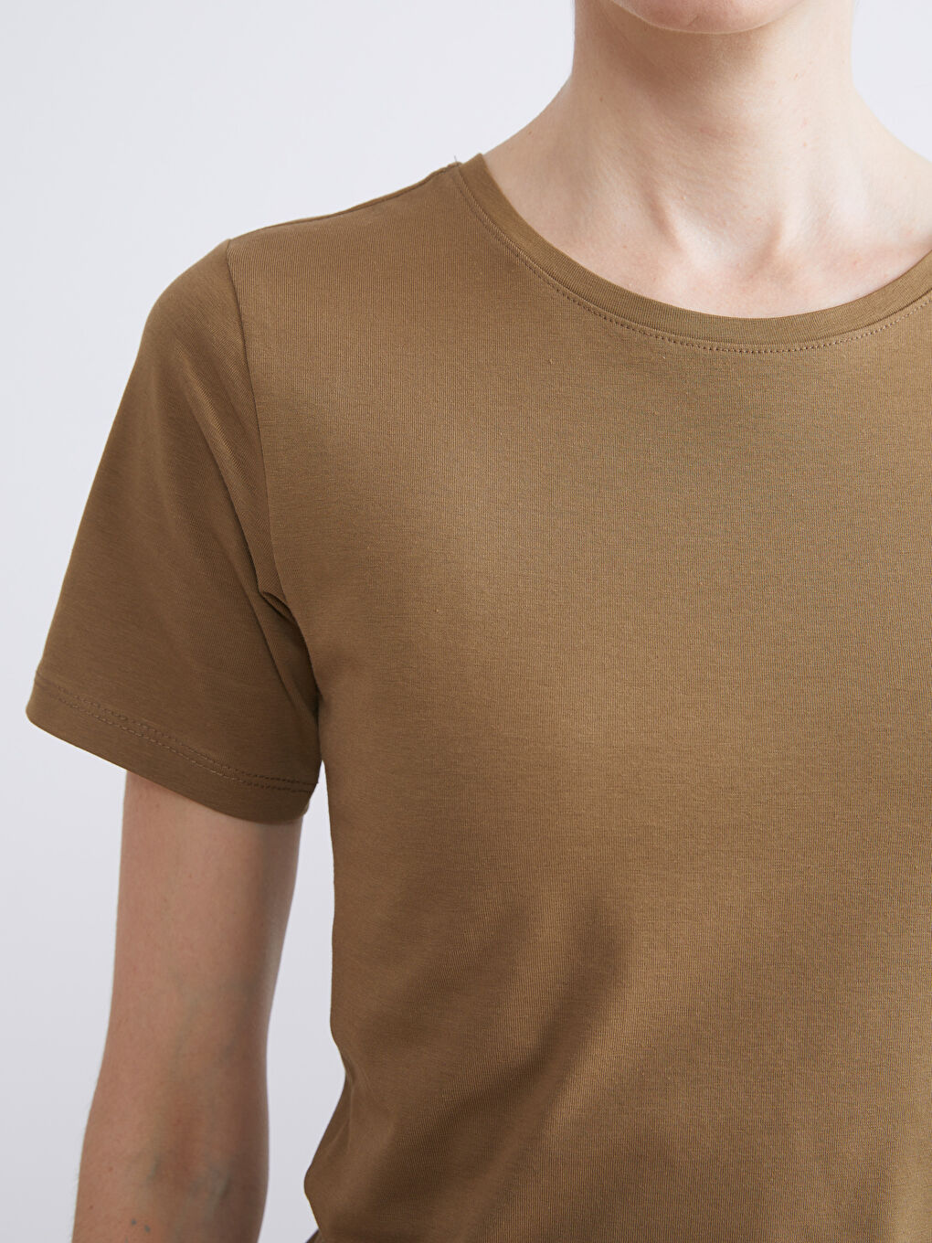 Haki Bisiklet Yaka Kadın Tişört-2