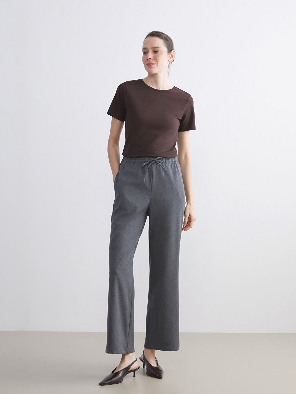 Kahverengi Bisiklet Yaka Kadın Tişört-1