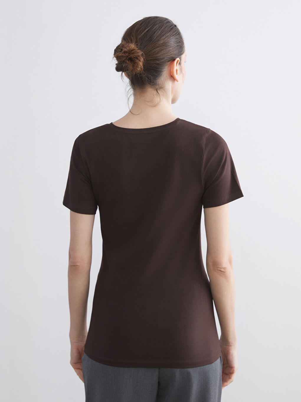 Kahverengi Bisiklet Yaka Kadın Tişört-3