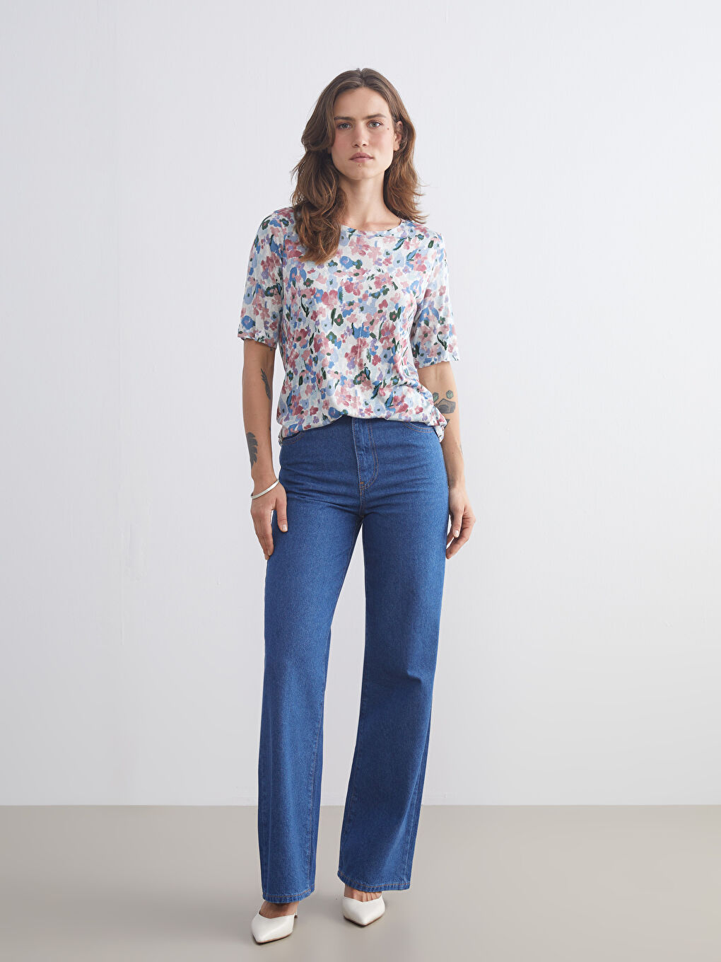 LCWAIKIKI كلاسيك تیشێرتی گوڵدار یاخەی خڕ بۆ ژنان -W53681Z8-F9C