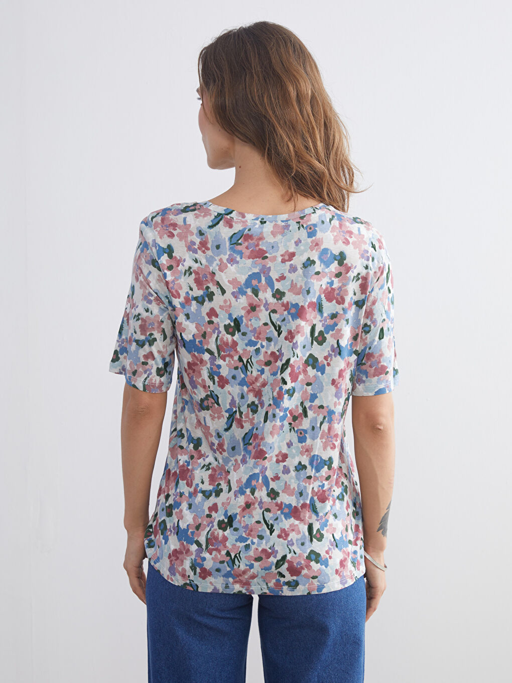 LCWAIKIKI كلاسيك تیشێرتی گوڵدار یاخەی خڕ بۆ ژنان -W53681Z8-F9C