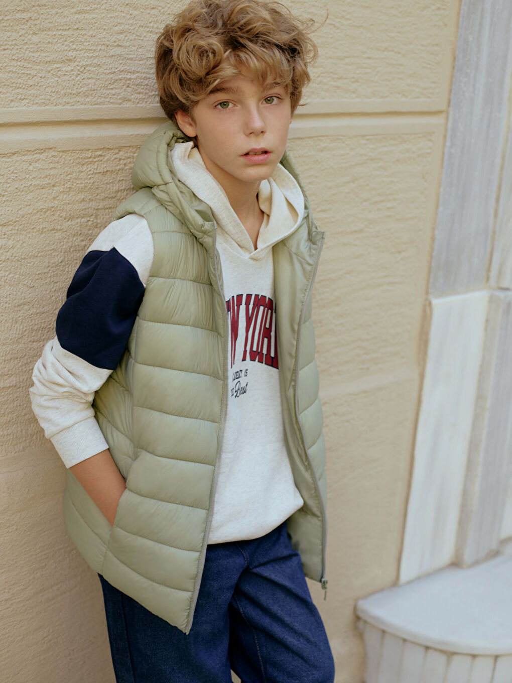 LCW Kids جیلێتی پەستەکی پوفەری کڵاودار بۆ کوڕان -W53706Z4-GHY