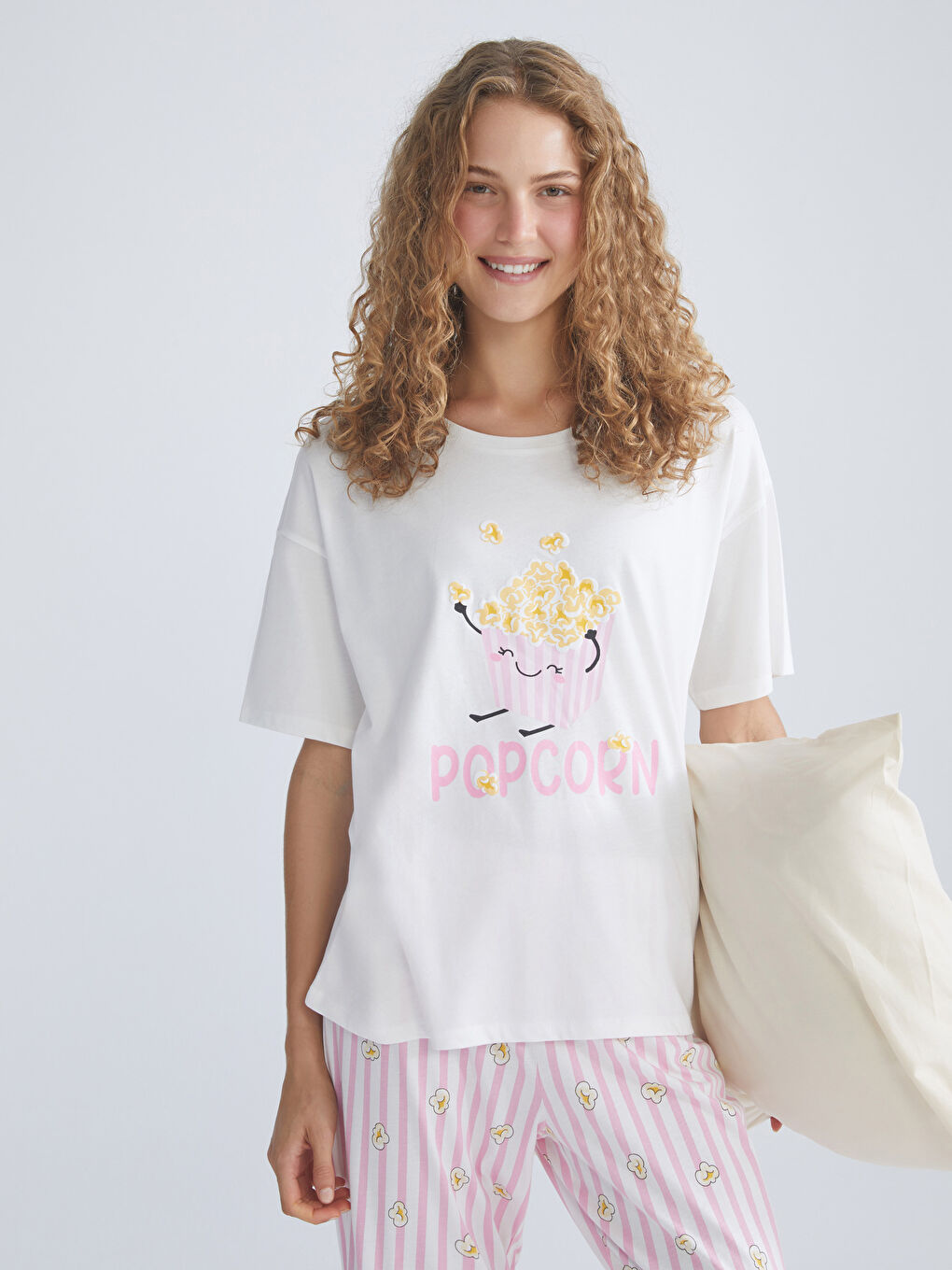 Ekru Bisiklet Yaka Baskılı Kadın Pijama Takımı-1