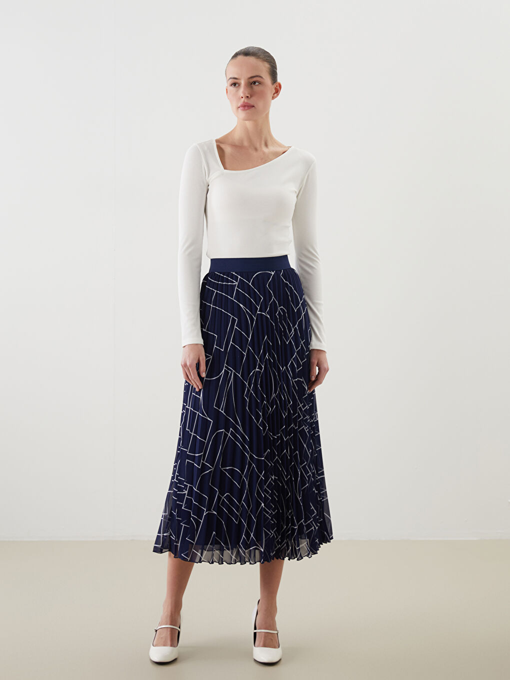LCWAIKIKI Classic Elasticated Waist Patterned Chiffon Pleated Skirt -W53725Z8-LSJ