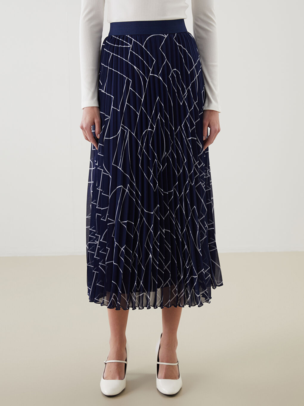 LCWAIKIKI Classic Elasticated Waist Patterned Chiffon Pleated Skirt -W53725Z8-LSJ