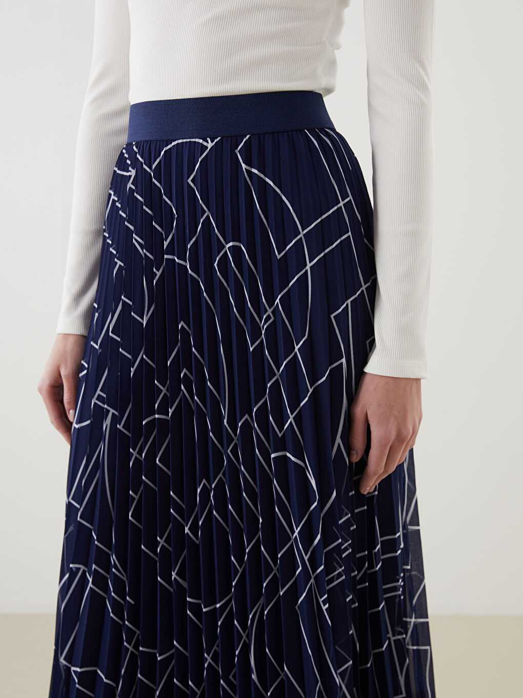 LCWAIKIKI Classic Elasticated Waist Patterned Chiffon Pleated Skirt -W53725Z8-LSJ