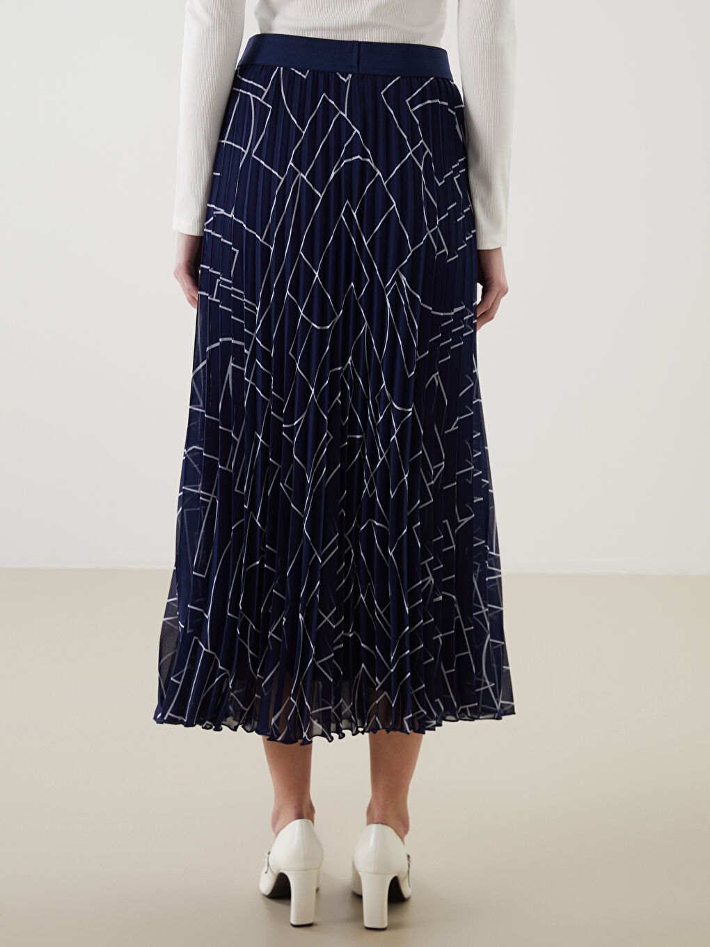 LCWAIKIKI Classic Elasticated Waist Patterned Chiffon Pleated Skirt -W53725Z8-LSJ