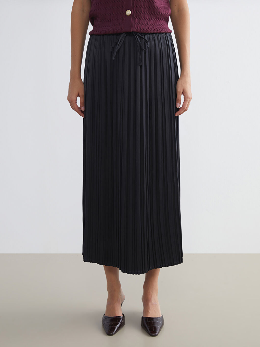 LCWAIKIKI Classic Elastic Waist Satin Pleated Skirt -W53734Z8-CVL