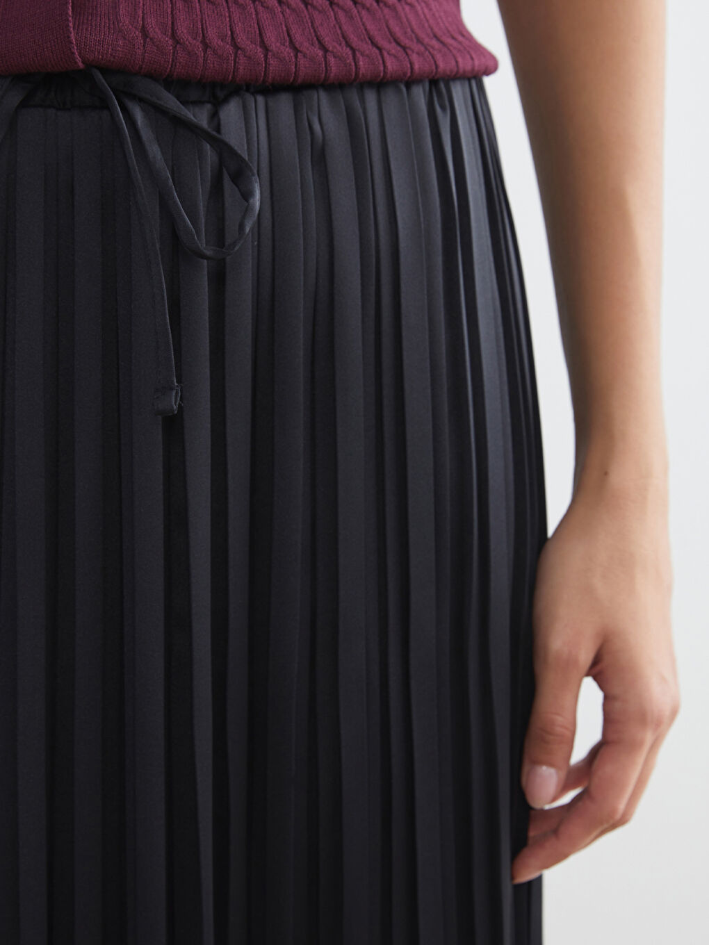LCWAIKIKI Classic Elastic Waist Satin Pleated Skirt -W53734Z8-CVL