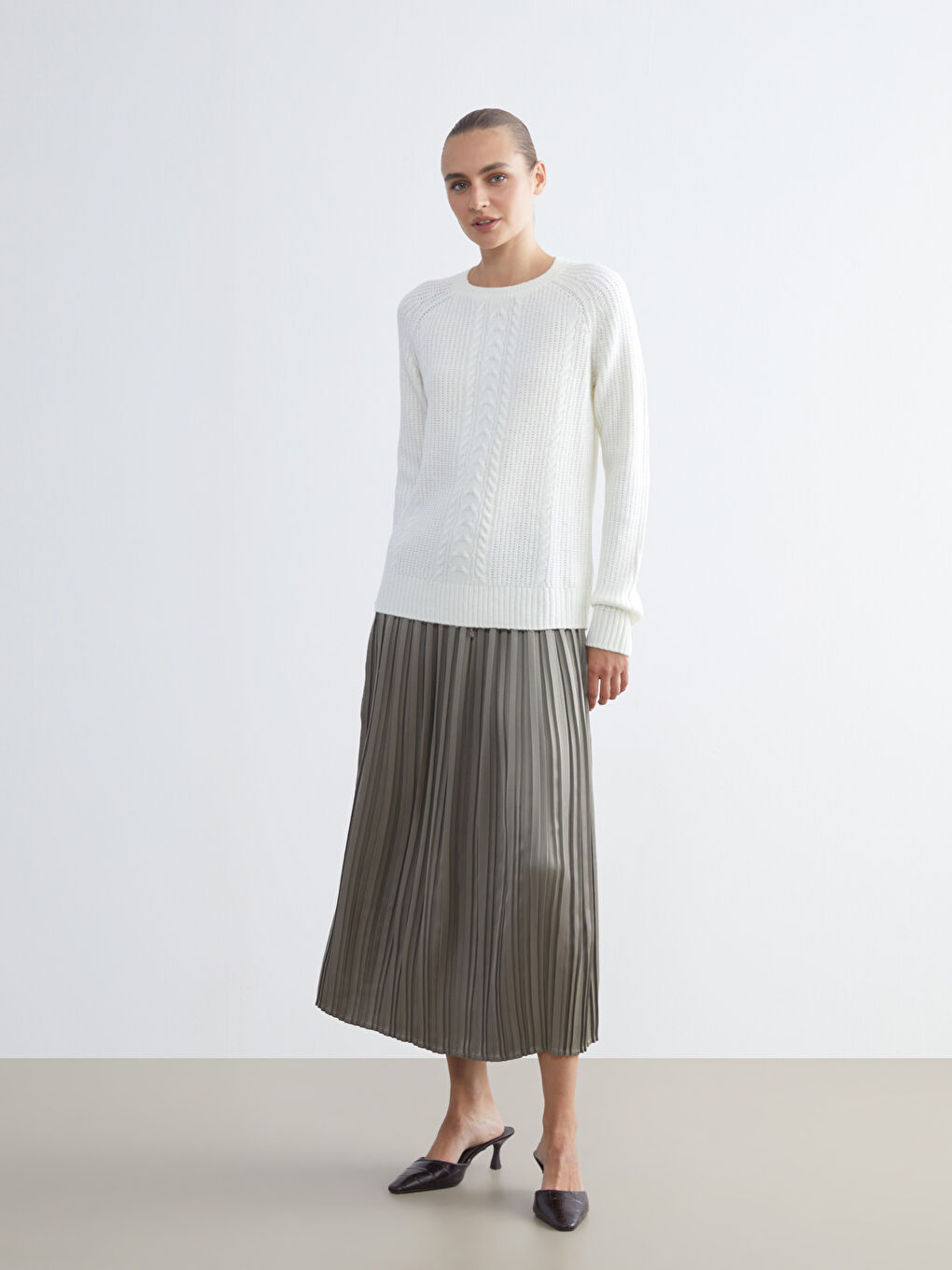 LCWAIKIKI Classic Elastic Waist Satin Pleated Skirt -W53734Z8-ZBC