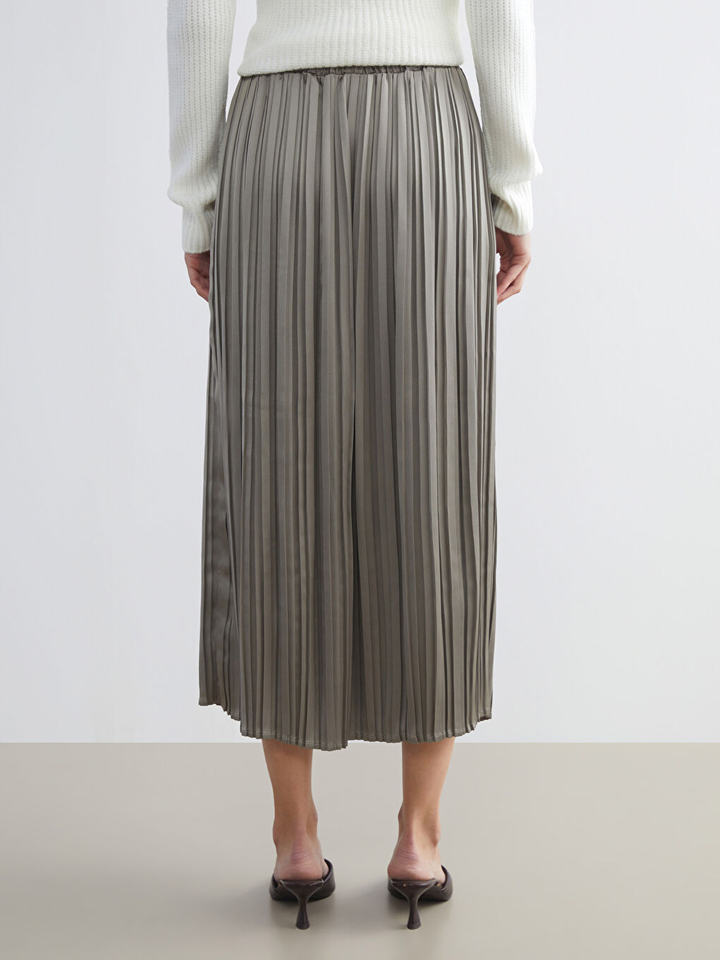 LCWAIKIKI Classic Elastic Waist Satin Pleated Skirt -W53734Z8-ZBC