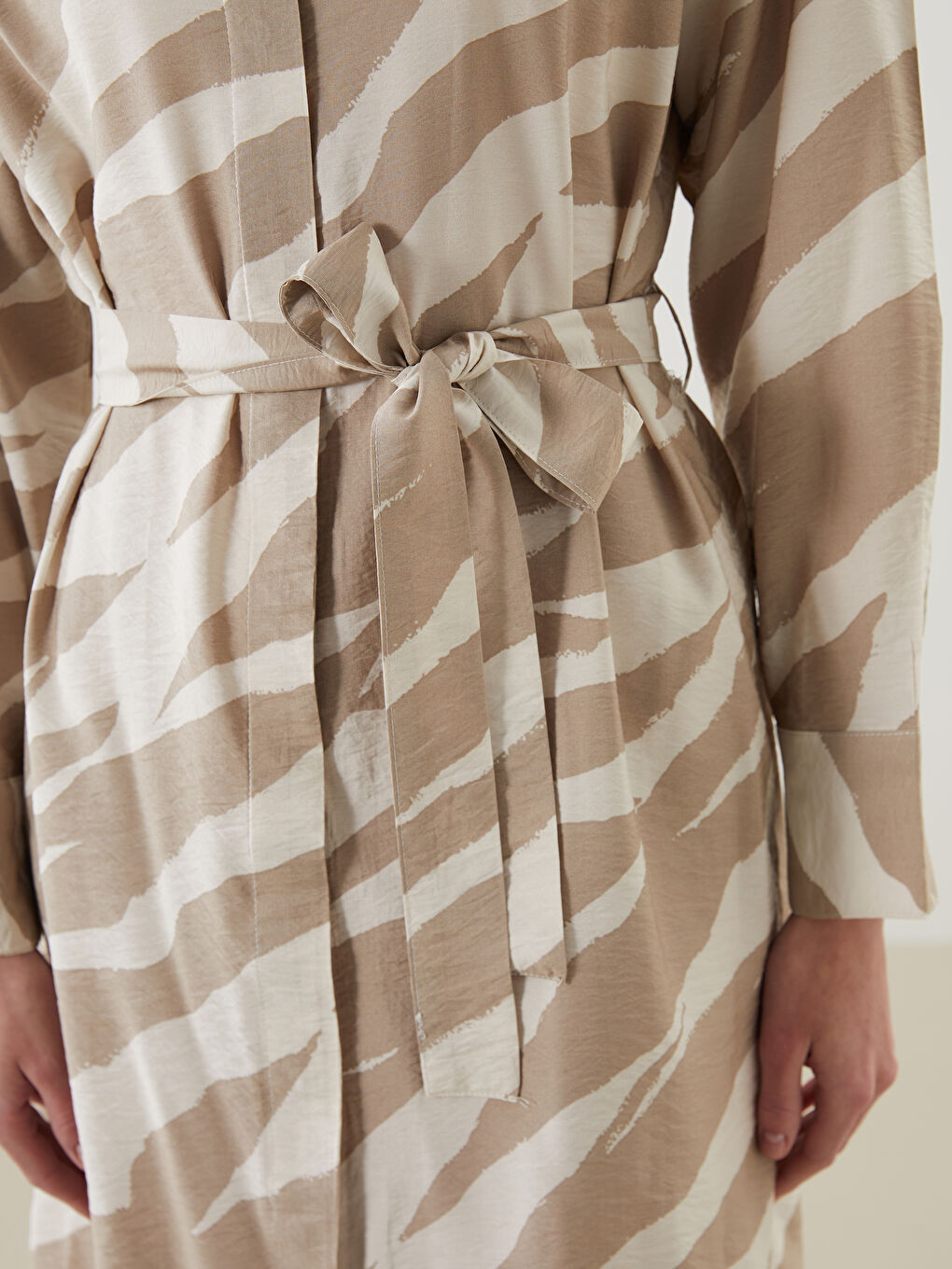LCWAIKIKI Classic Figured Waistband Shirt Dress -W53739Z8-LRA