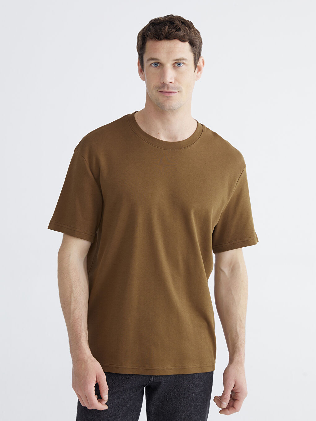 تي شيرت رجالي بكم قصير وكول مدور