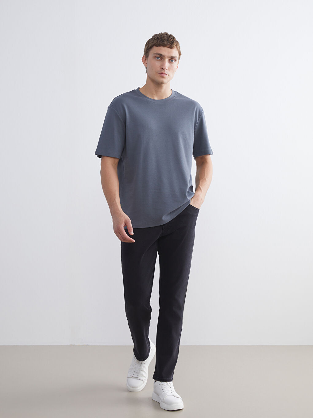 LCWAIKIKI Classic Crew Neck Short Sleeve Men's T-Shirt -W53870Z8-QJ1