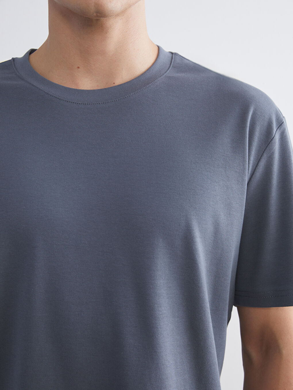 LCWAIKIKI Classic Crew Neck Short Sleeve Men's T-Shirt -W53870Z8-QJ1