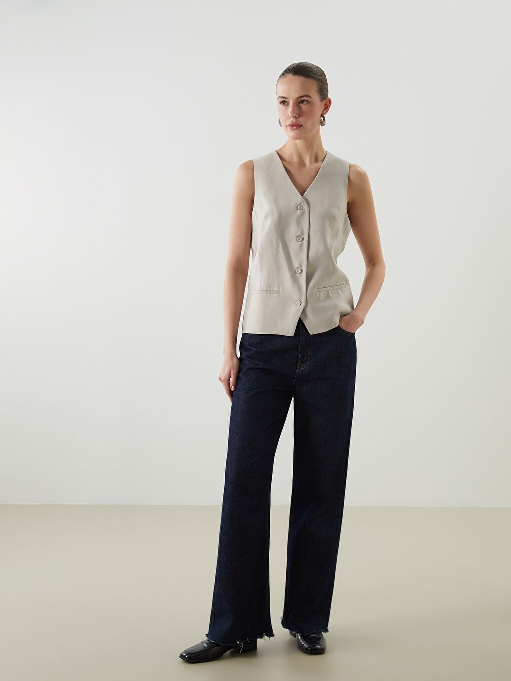 LCWAIKIKI Classic V Neck Women's Classic Waistcoat -W54112Z8-CTL