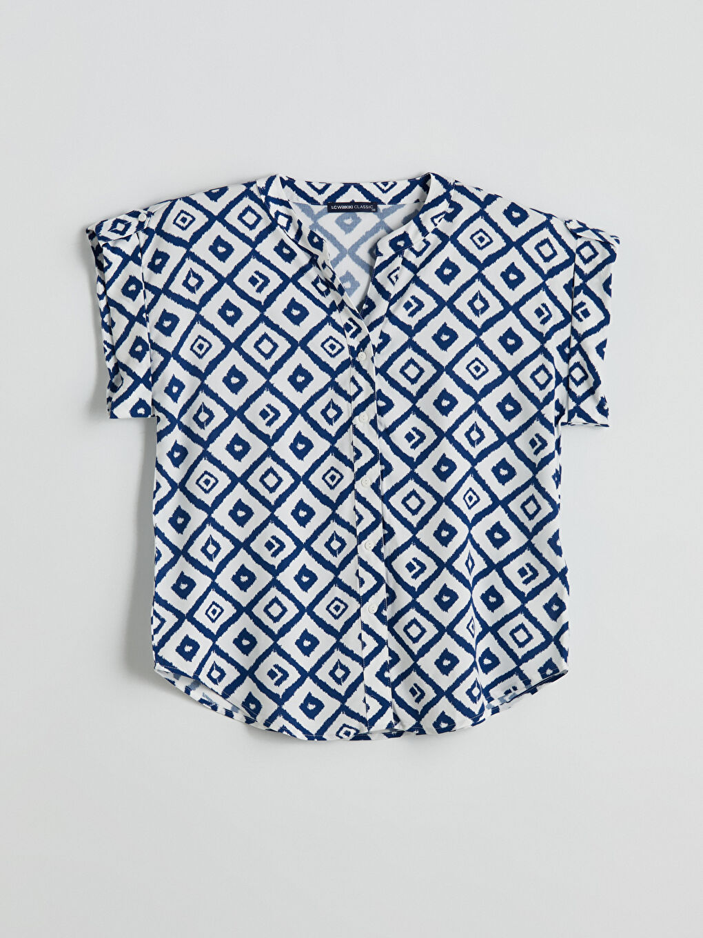 LCWAIKIKI Classic Notch Neck Patterned Women's Shirt -W54118Z8-LQQ