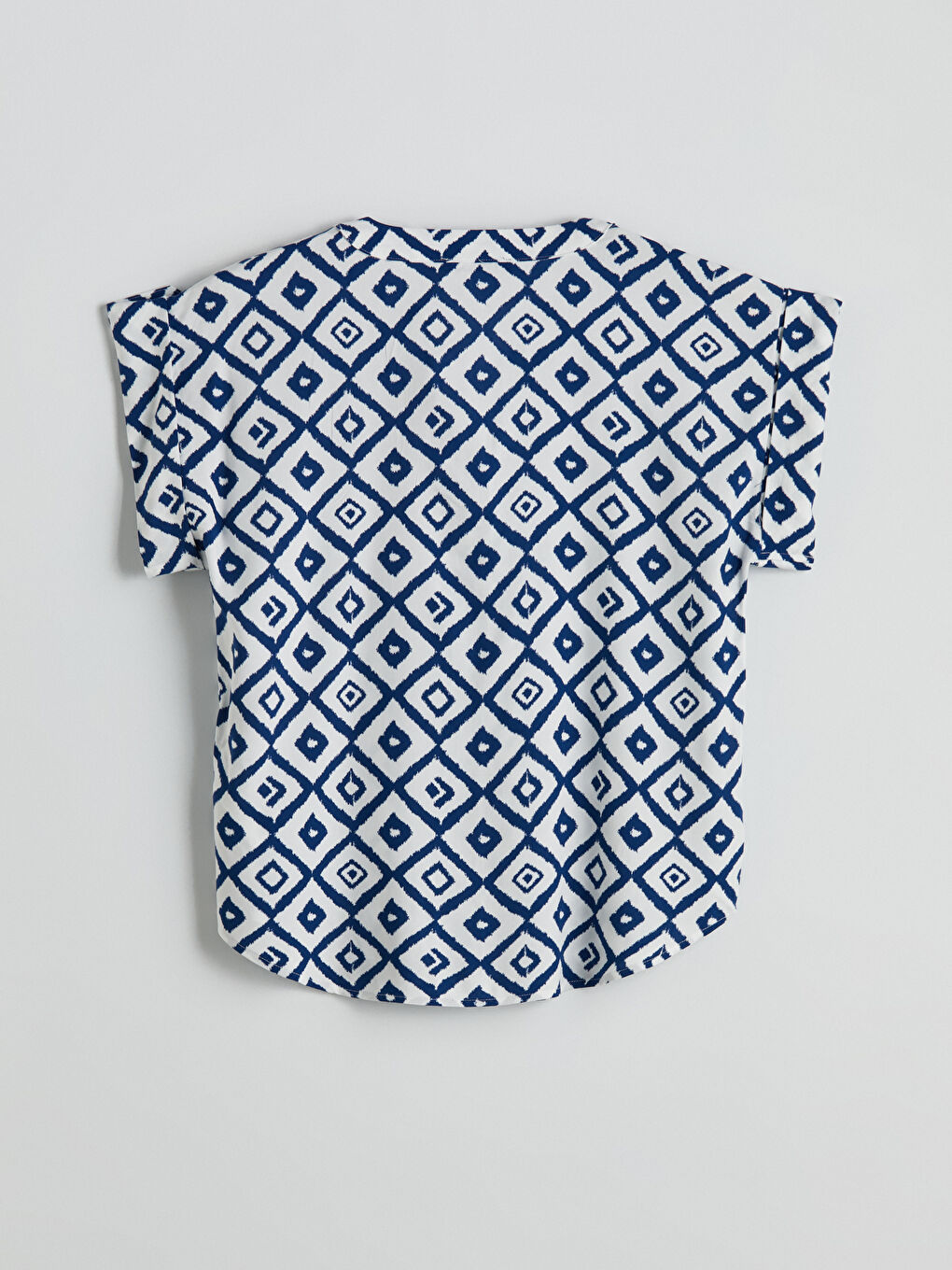 LCWAIKIKI Classic Notch Neck Patterned Women's Shirt -W54118Z8-LQQ