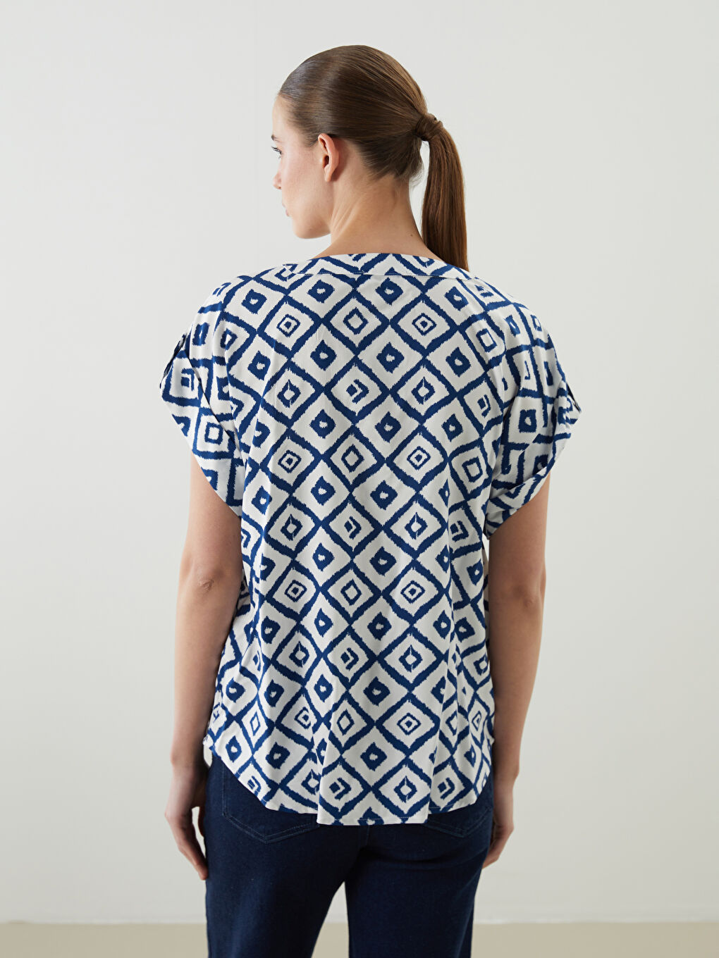 LCWAIKIKI Classic Notch Neck Patterned Women's Shirt -W54118Z8-LQQ