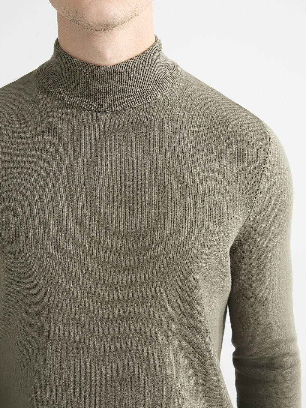 سترة تريكو بكول نص عالي رجال-2