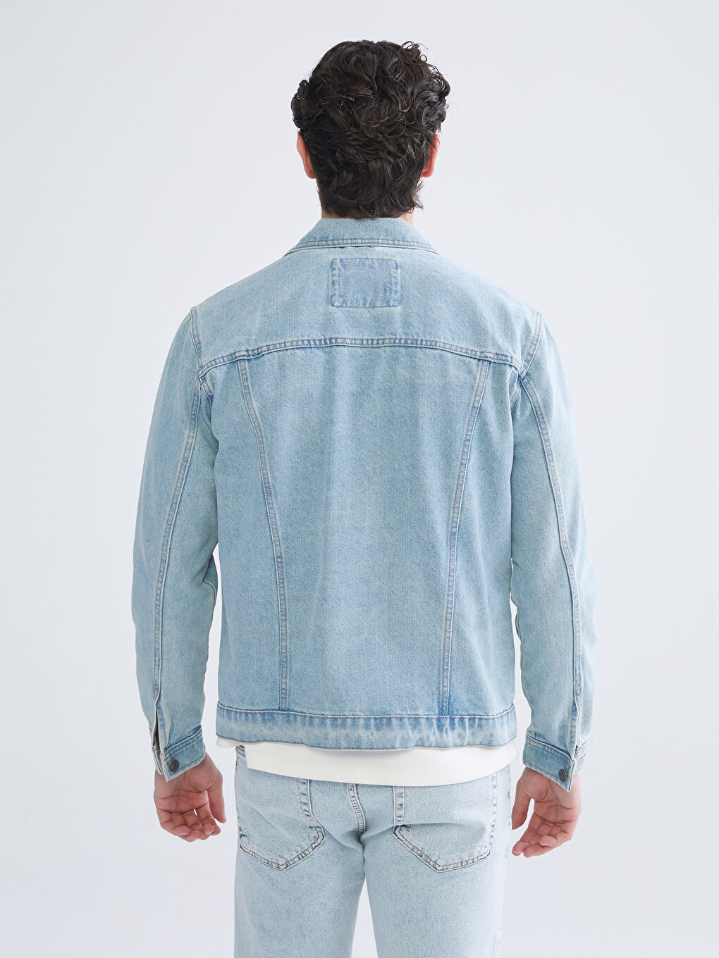 Standard Fit Men's Denim Jacket-3