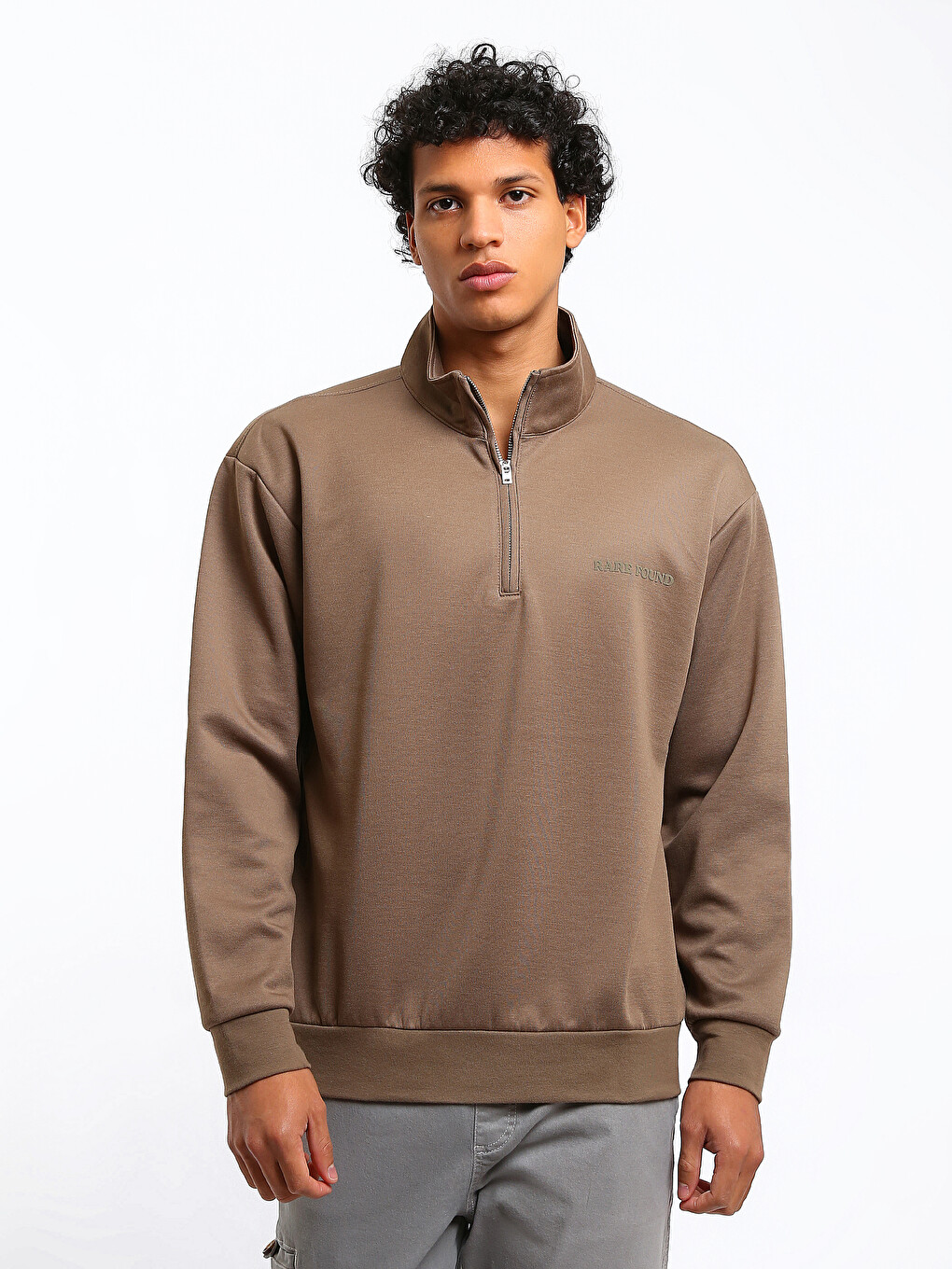 Kahverengi Dik Yaka Baskılı Erkek Sweatshirt