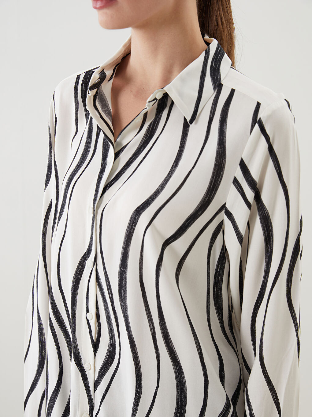 LCWAIKIKI Classic Patterned Women's Shirt -W54323Z8-VE4