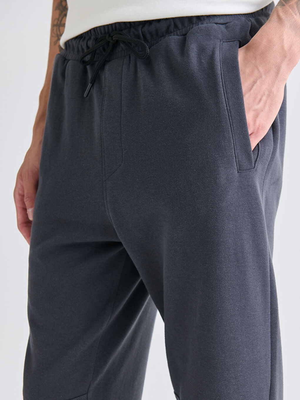 Standard Fit Drawstring Men's Sweatpants-2