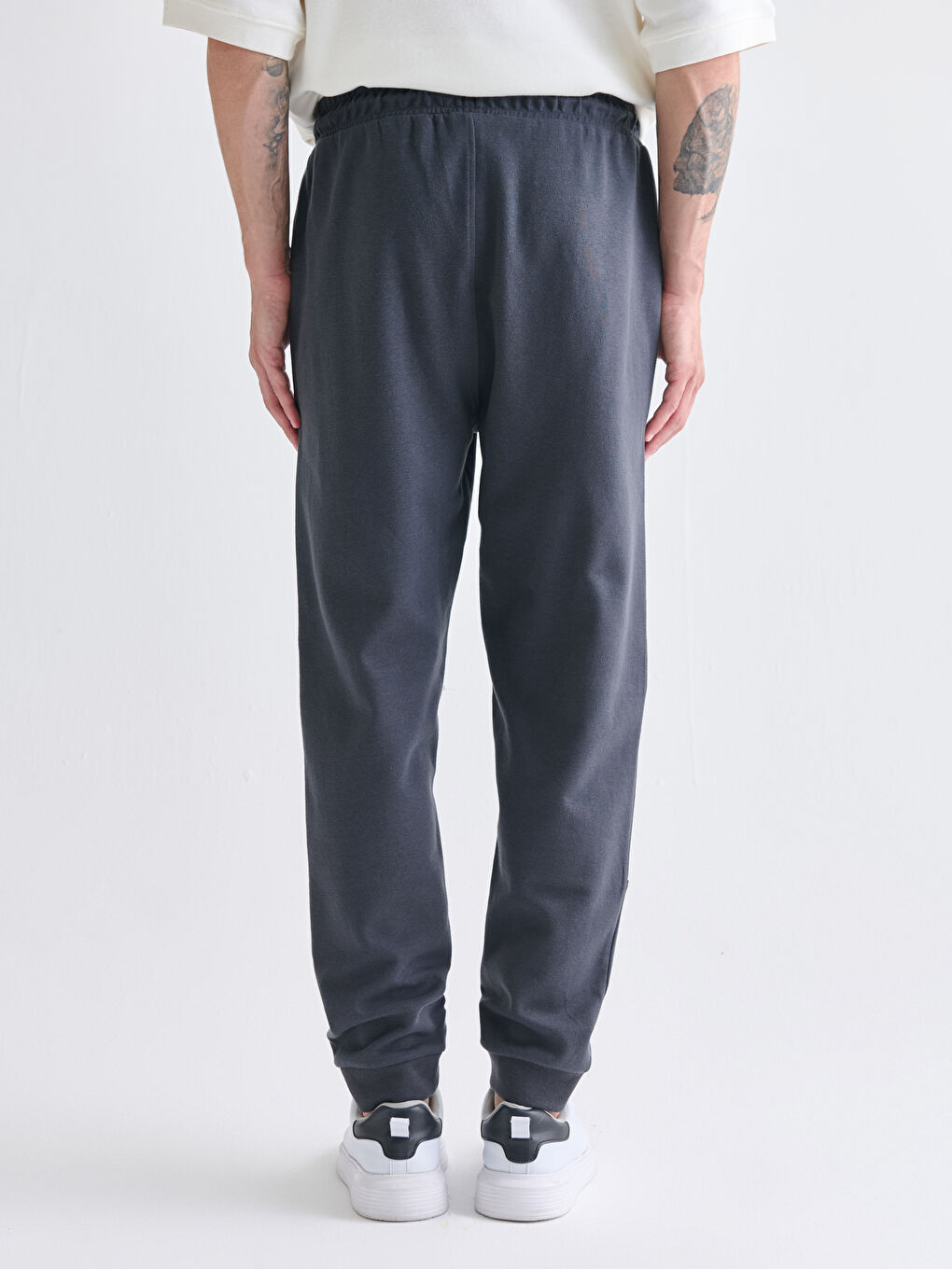 Standard Fit Drawstring Men's Sweatpants-3