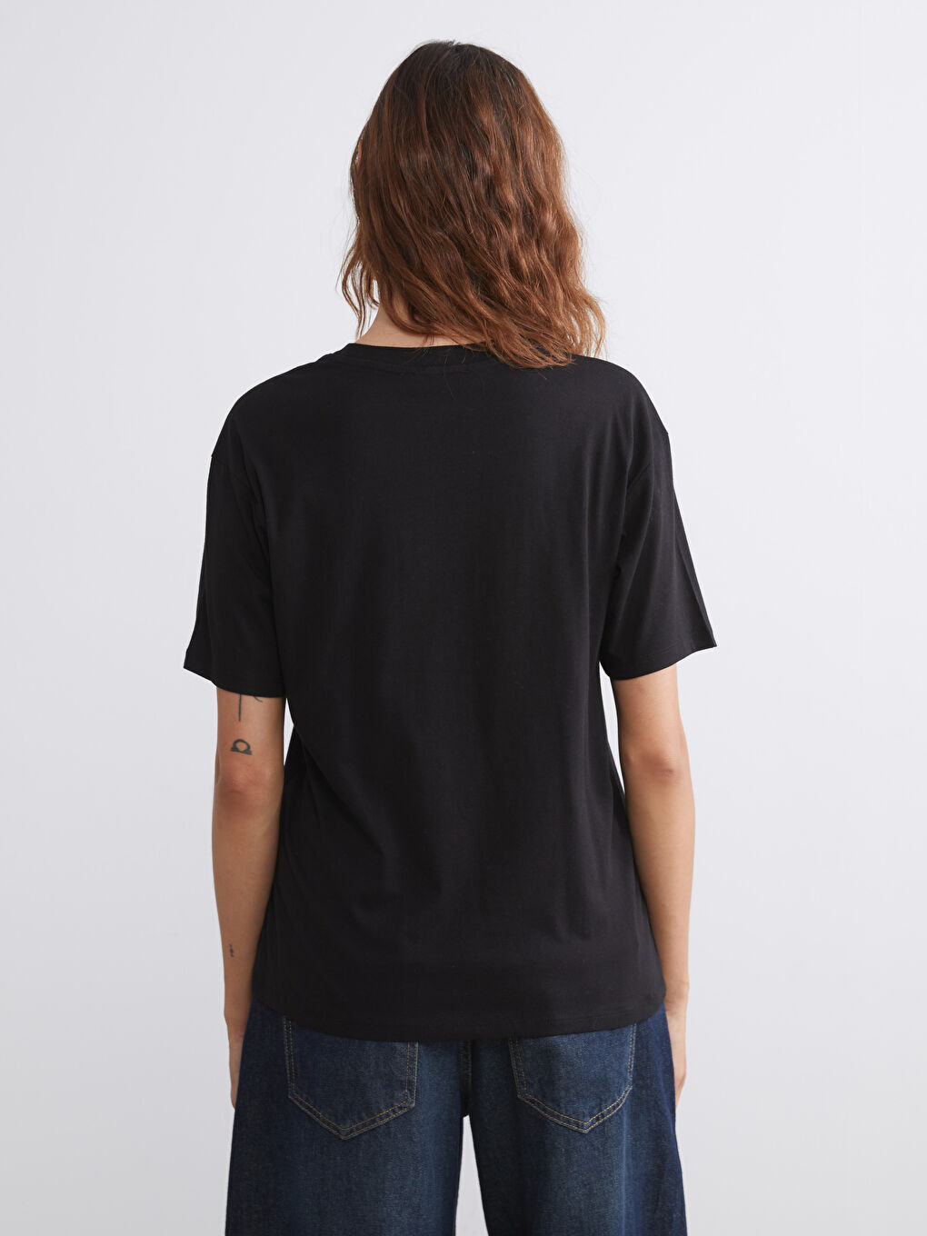 Siyah Bisiklet Yaka Baskılı Oversize Kadın Tişört-3