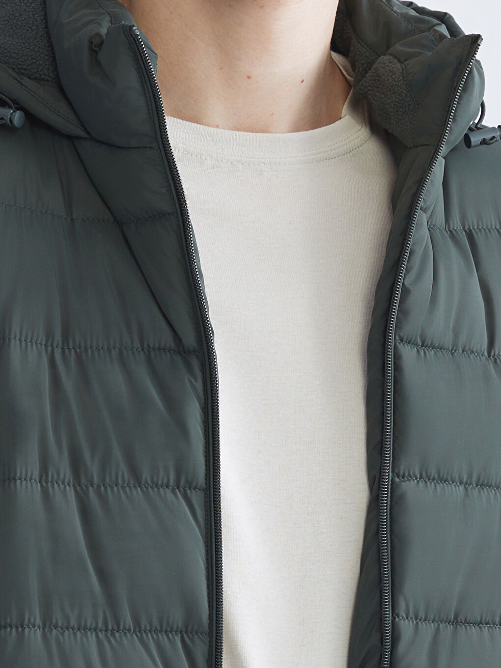 LCWAIKIKI Classic Standard Fit Men's Puffer Coat -W54360Z8-VEG