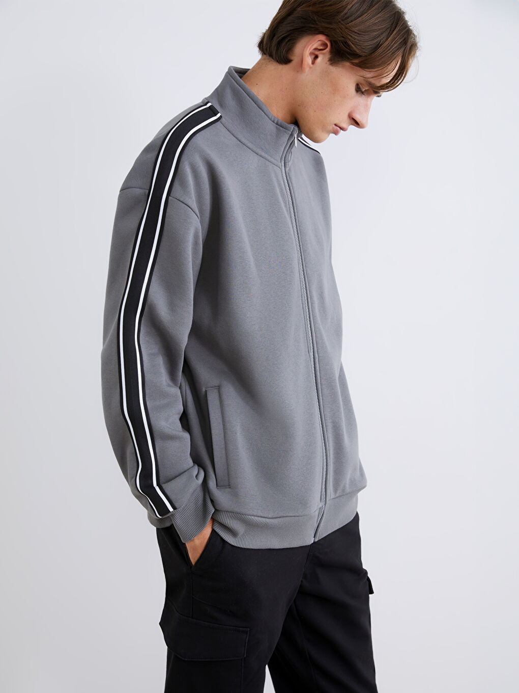 Gri Dik Yaka Uzun Kollu Erkek Fermuarlı Sweatshirt