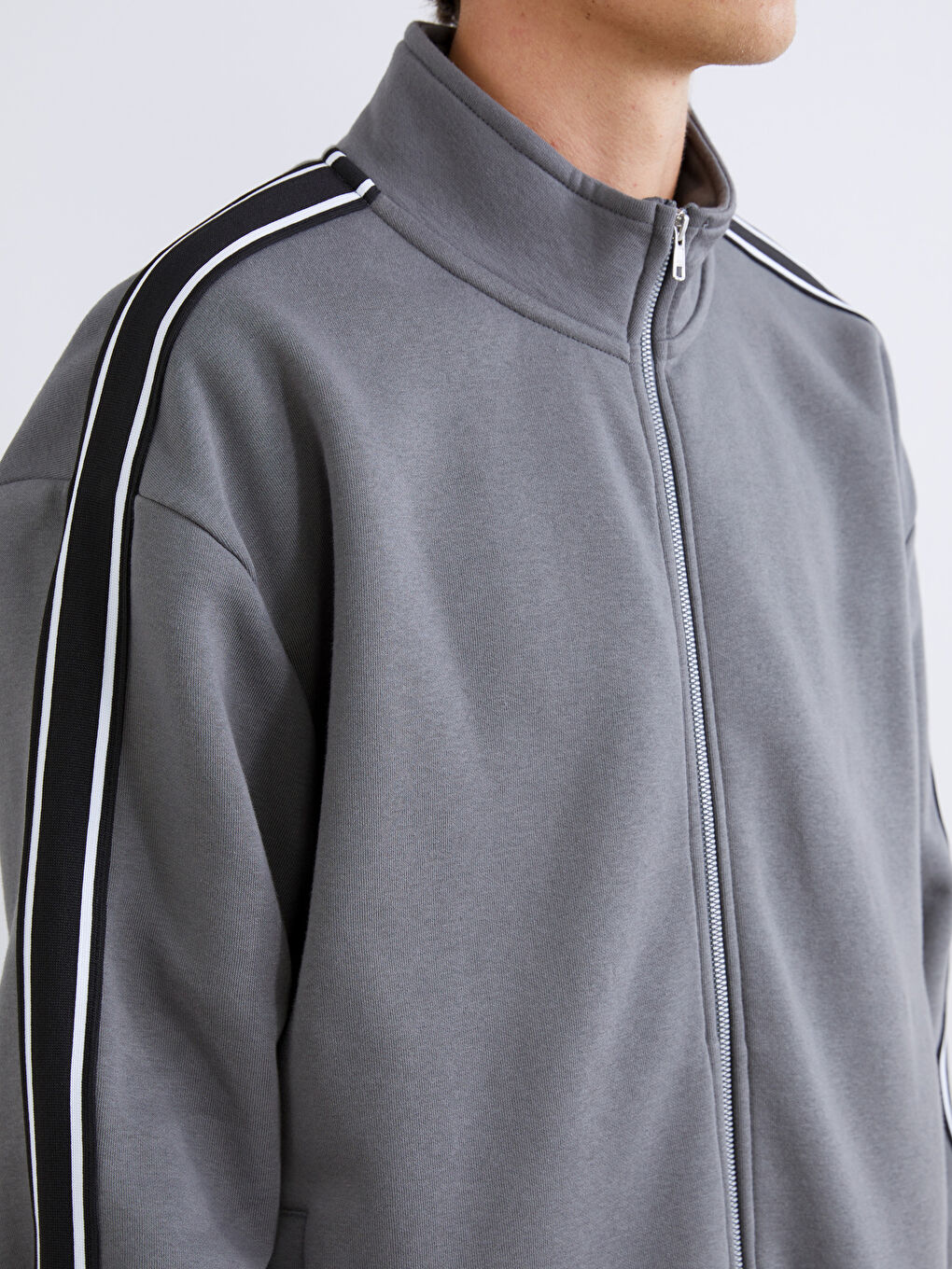 Gri Dik Yaka Uzun Kollu Erkek Fermuarlı Sweatshirt-2