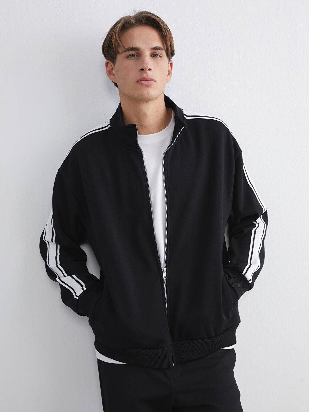 Siyah Dik Yaka Uzun Kollu Erkek Fermuarlı Sweatshirt