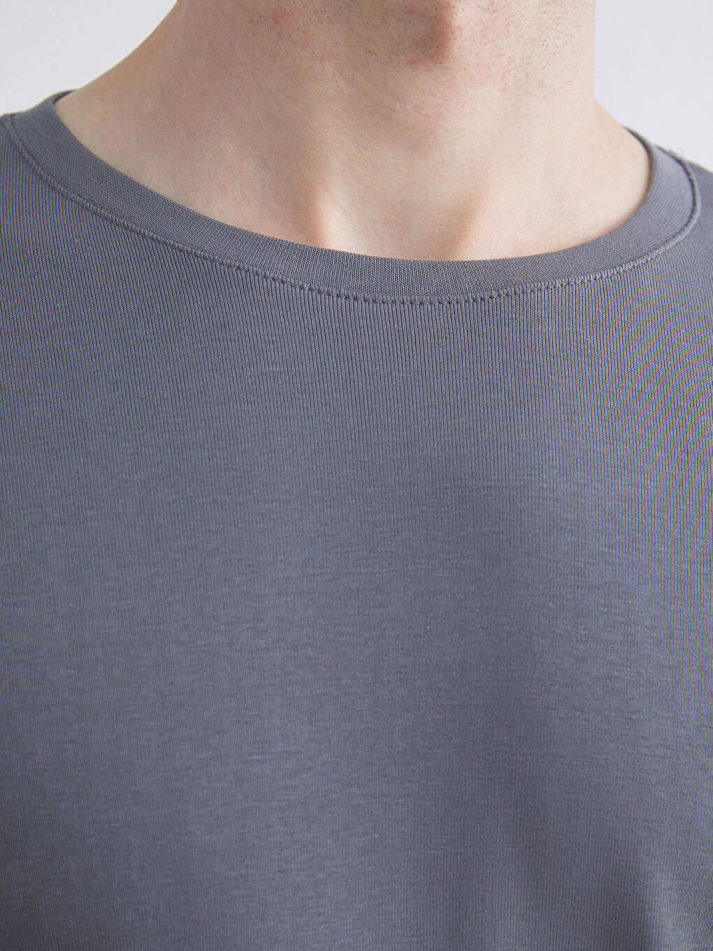 Gri Bisiklet Yaka Basic Uzun Kollu Erkek Tişört-2