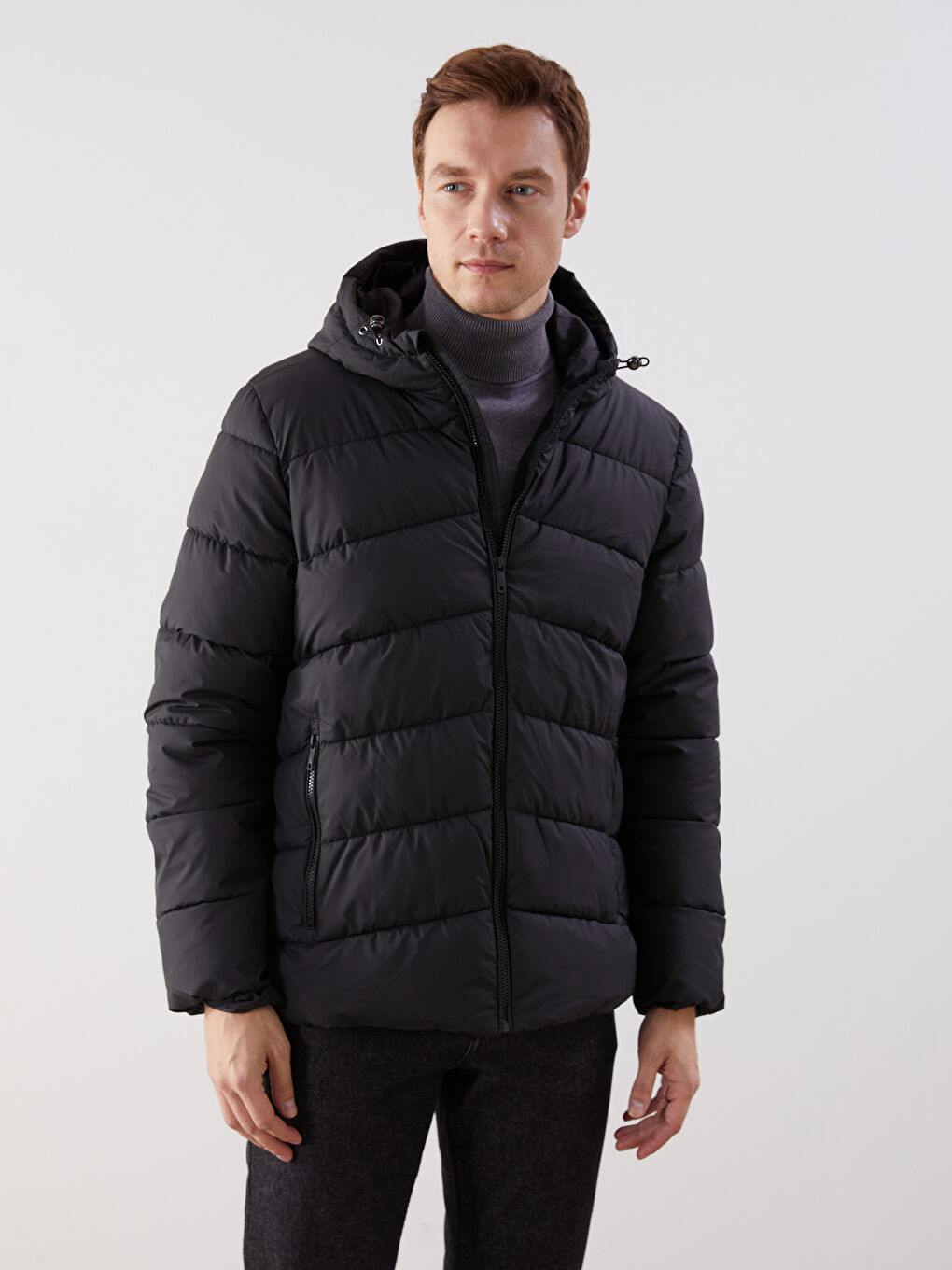 Siyah Standart Kalıp Kapüşonlu Erkek Şişme Mont