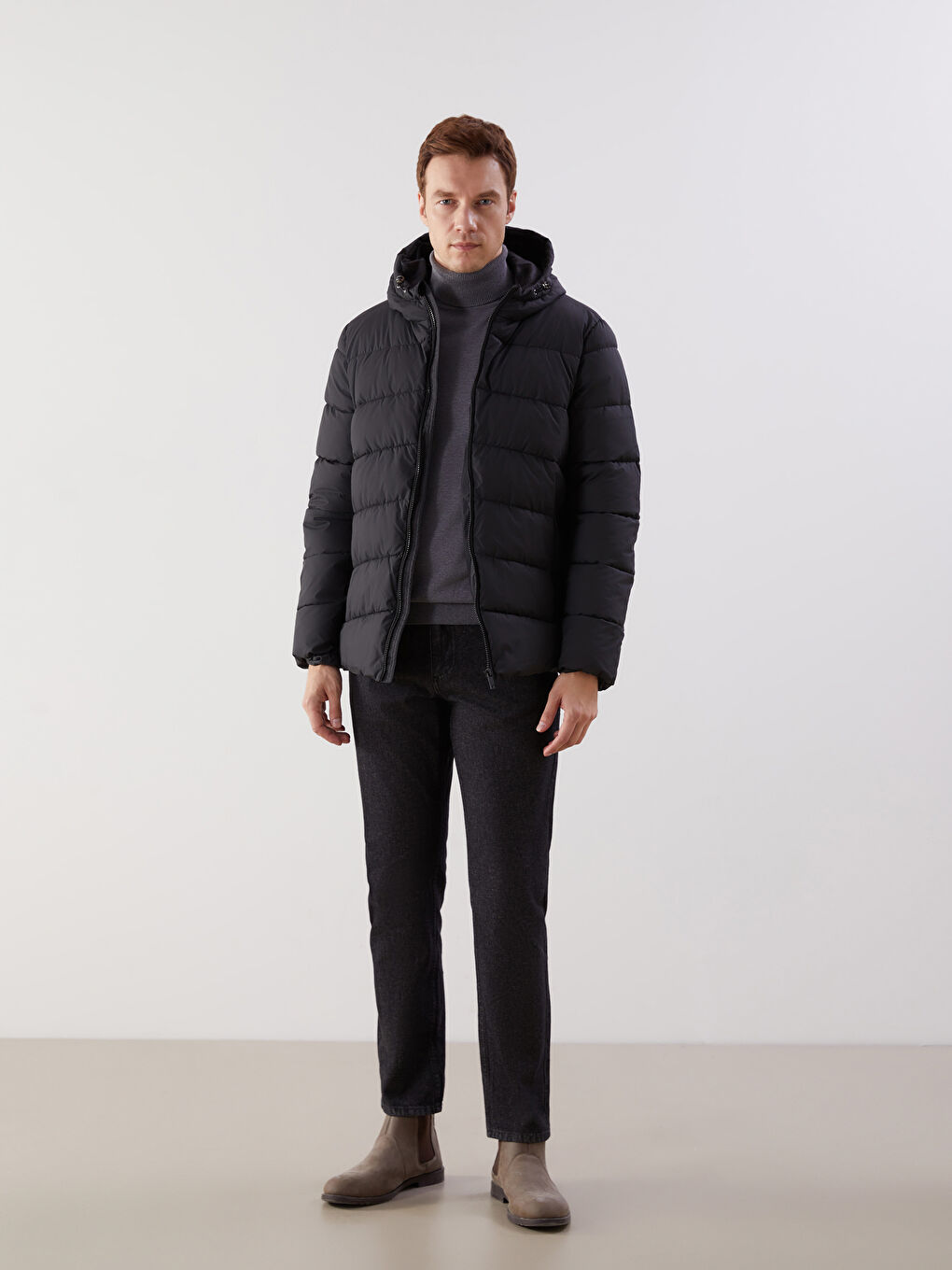 Siyah Standart Kalıp Kapüşonlu Erkek Şişme Mont-1