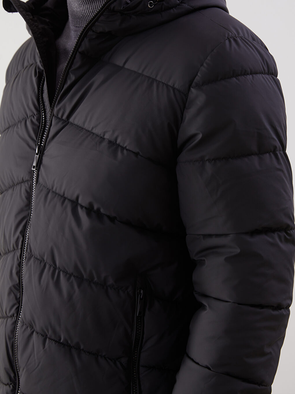 Siyah Standart Kalıp Kapüşonlu Erkek Şişme Mont-3