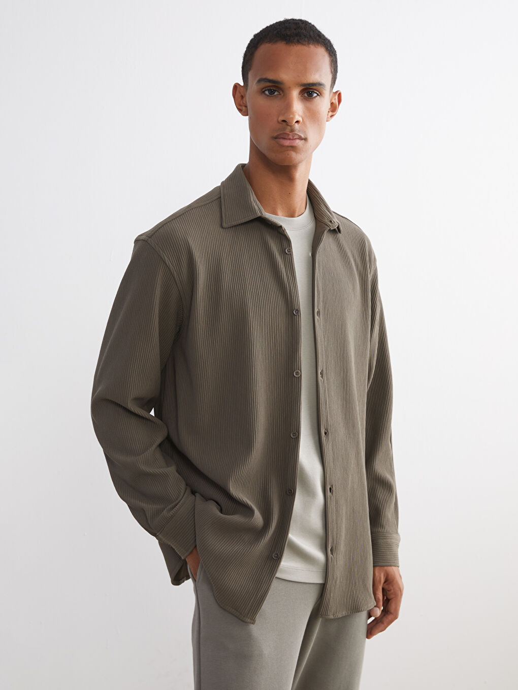 Сорочка чоловіча вільного крою з довгими рукавами