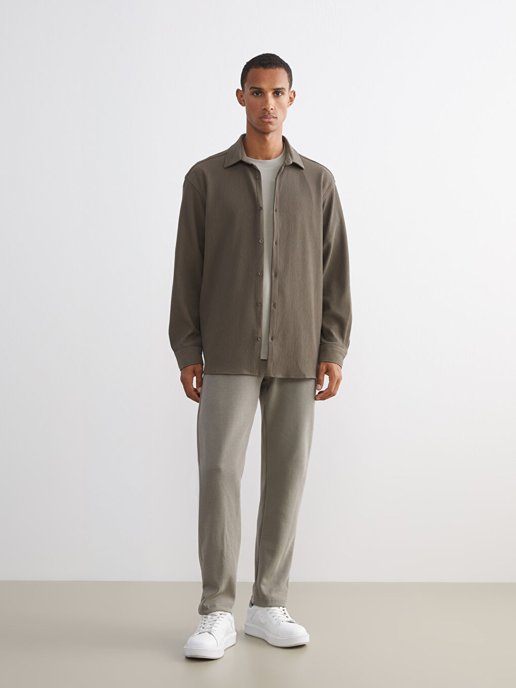 Сорочка чоловіча вільного крою з довгими рукавами-1