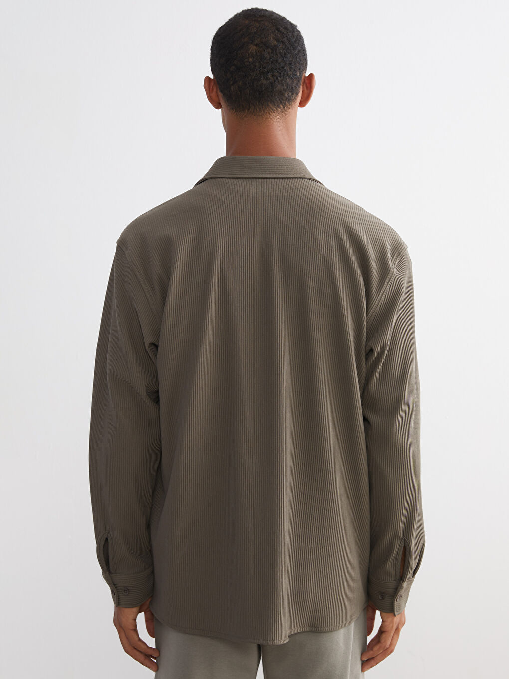 Сорочка чоловіча вільного крою з довгими рукавами-3