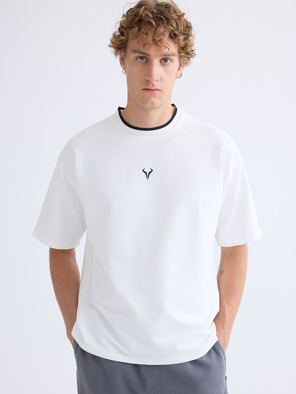 Ekru Bisiklet Yaka Kısa Kollu Erkek Sweatshirt