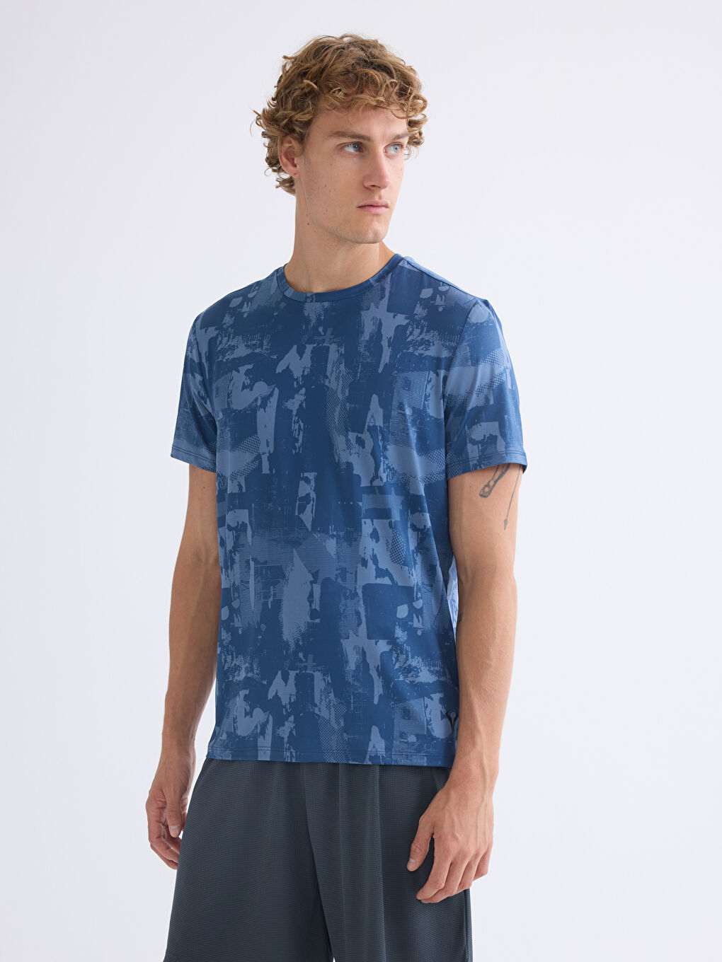 İndigo Bisiklet Yaka Desenli Erkek Spor Tişört